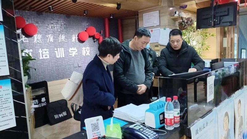 小标题：建造师职业前景与市场需求
