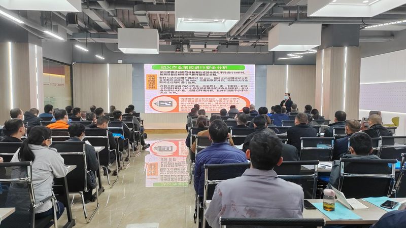 小标题：了解证书含金量，别被“保过”误导