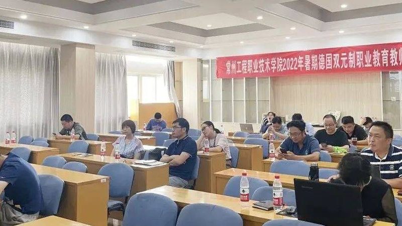 除了师资背景，教学成果也是评估师资力量的重要指标。可以从以下几个方面来了解：